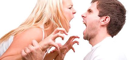 BLOG-GRANDE-INTERNO_FUJA-DOS-AGRESSORES